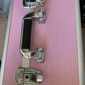 Makeup case. Can be used for stylist